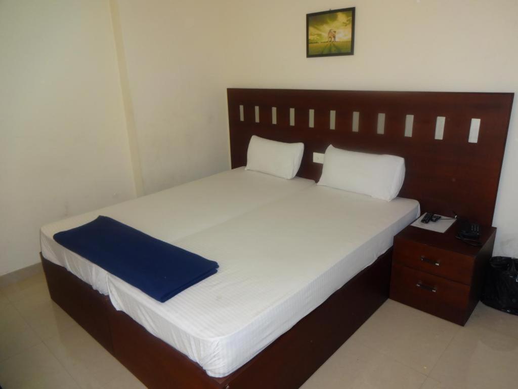 Metro Kochin Business Hotel Екстериор снимка