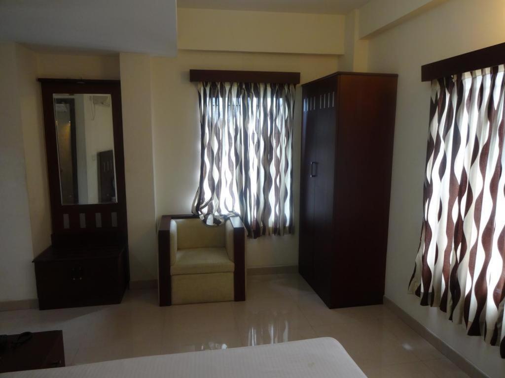 Metro Kochin Business Hotel Екстериор снимка