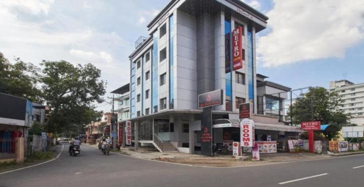 Metro Kochin Business Hotel Екстериор снимка
