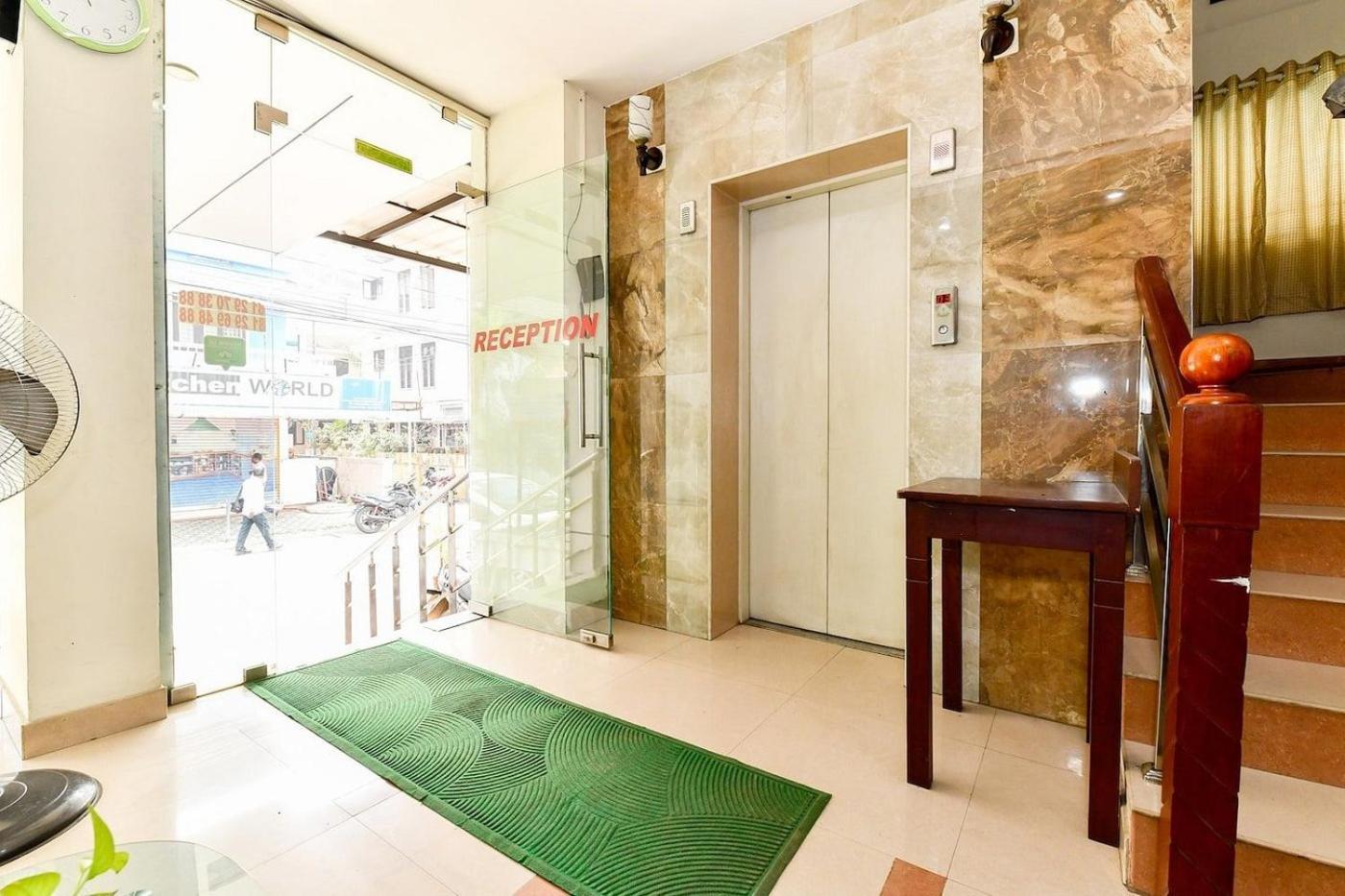 Metro Kochin Business Hotel Екстериор снимка