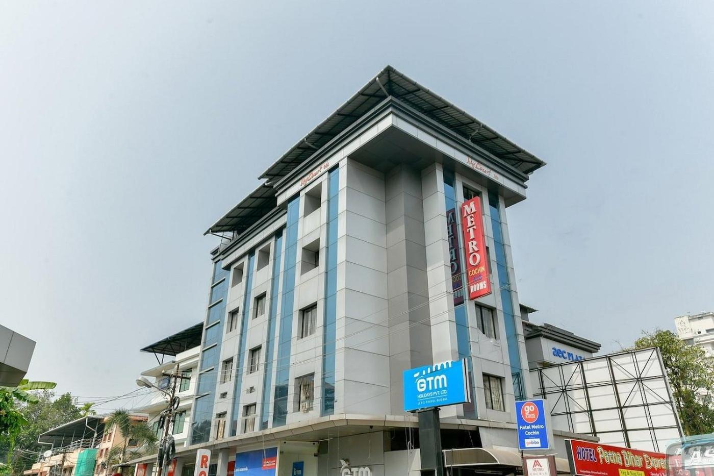 Metro Kochin Business Hotel Екстериор снимка